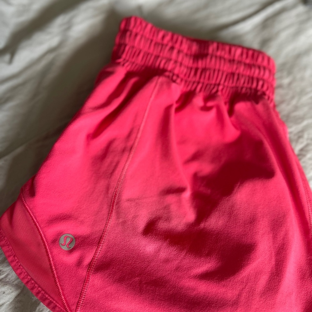 Lululemon Hotty Hot HR 2.5” in lip gloss color